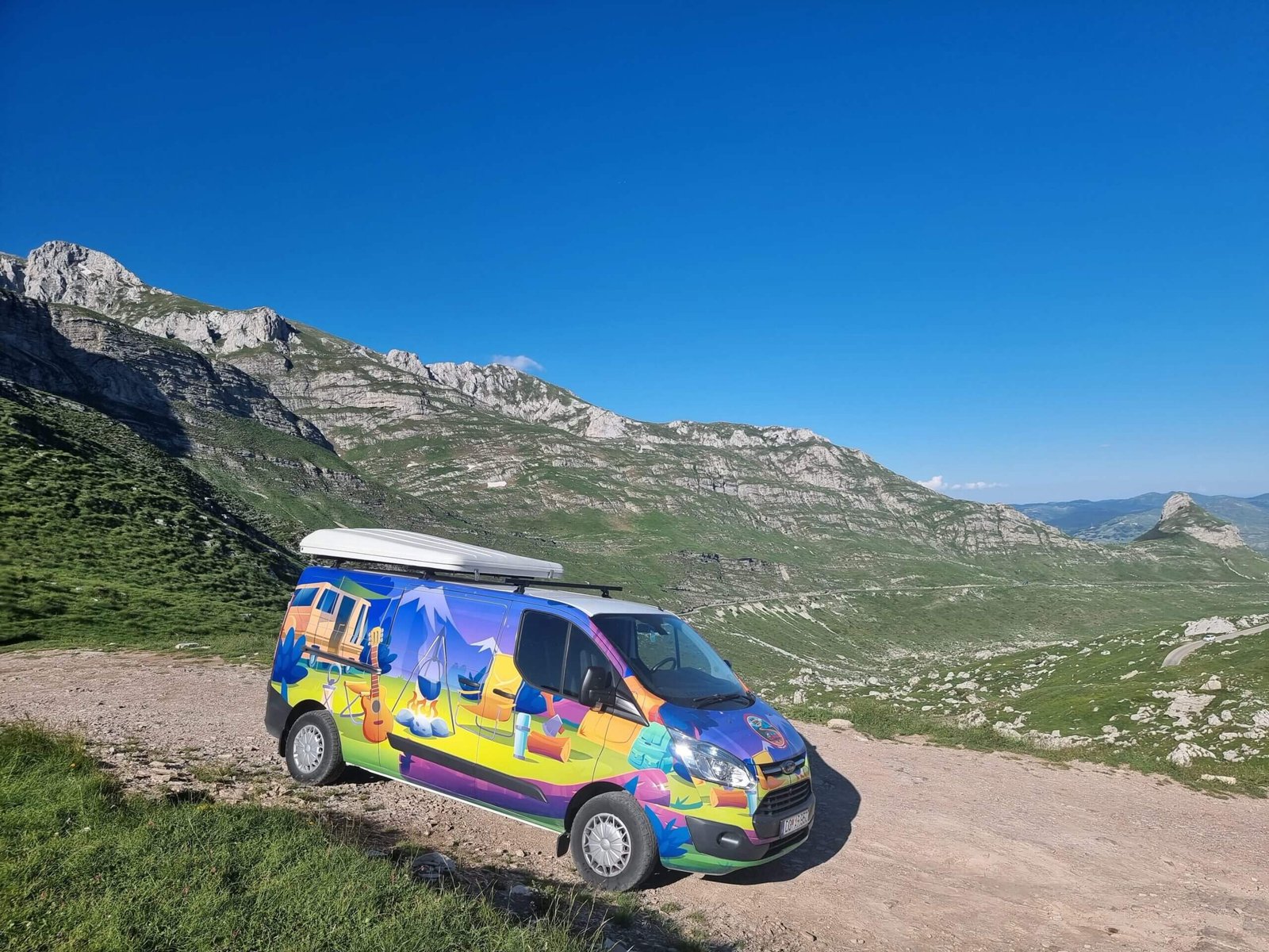 Van Travel mountains sea